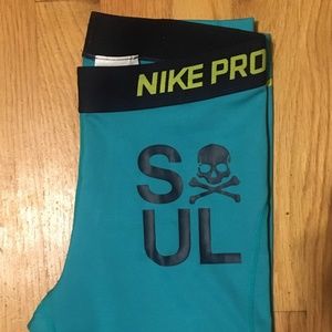 NWT Nike Pro Capri Soul Cycle Skull - Teal